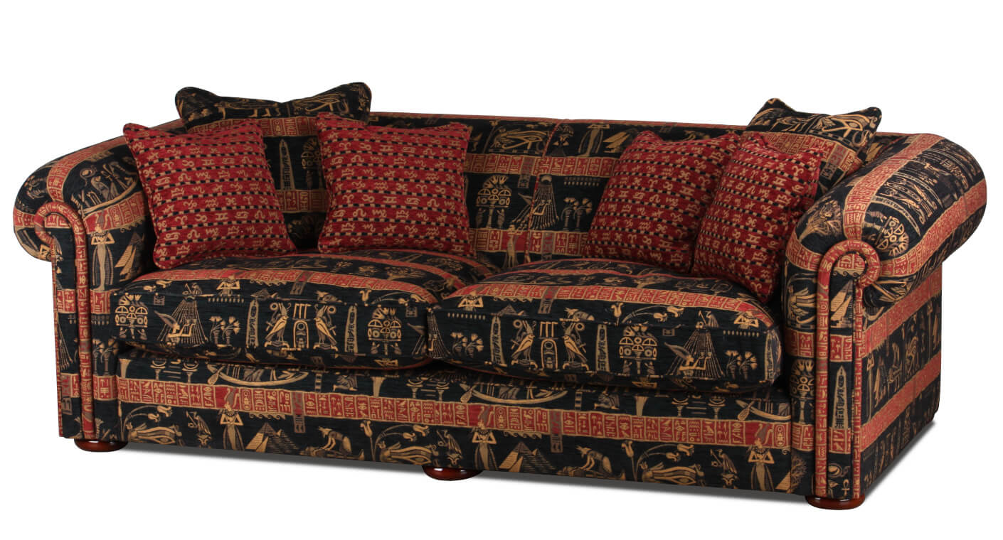 Foto vom Metropolitan Kolonial Sofa mit altägyptischen Designerstoff im Cleoaptra Look